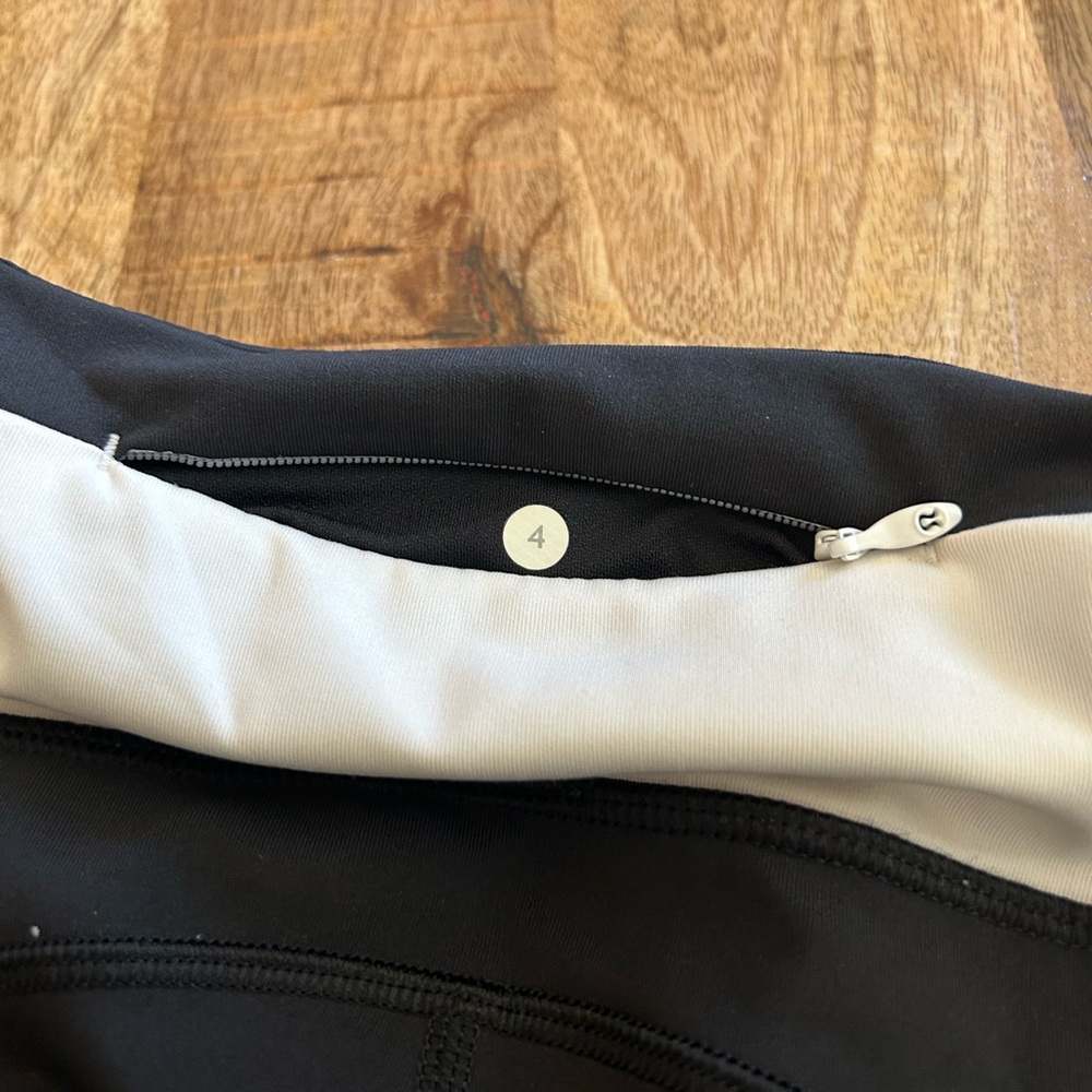 Lululemon women’s Black, white & Gray Athletic Leggings